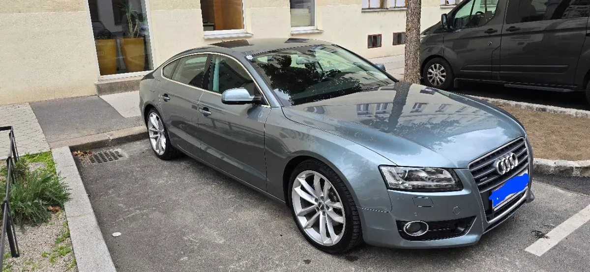 Audi A5 2011 photo 2
