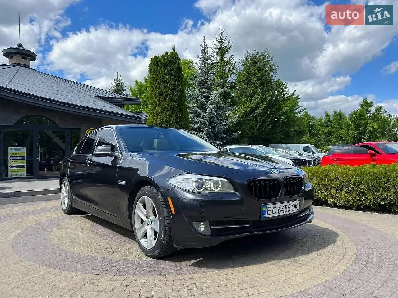 BMW 5 Series 2012 photo 2
