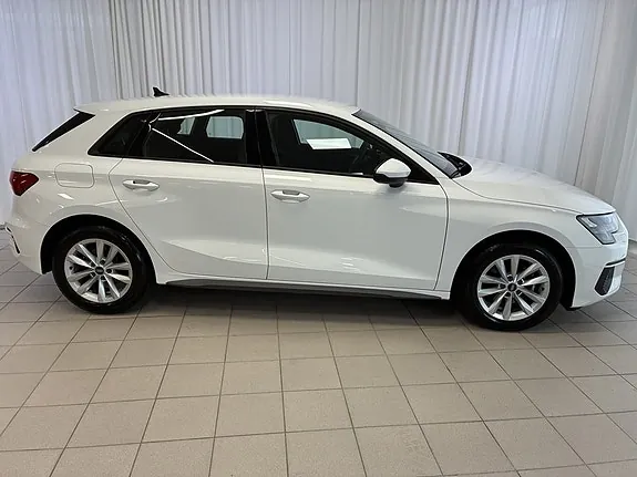 Audi A3 2023 photo 2
