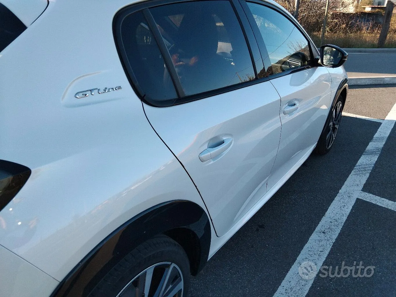 Peugeot 208 2021 photo 2