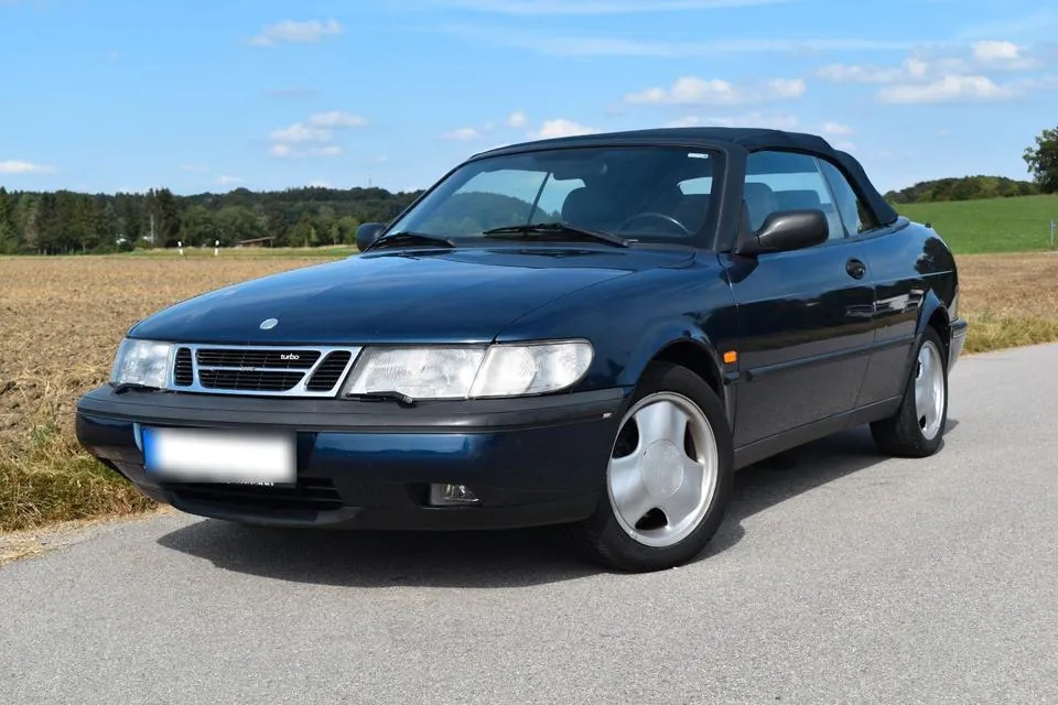Saab 900