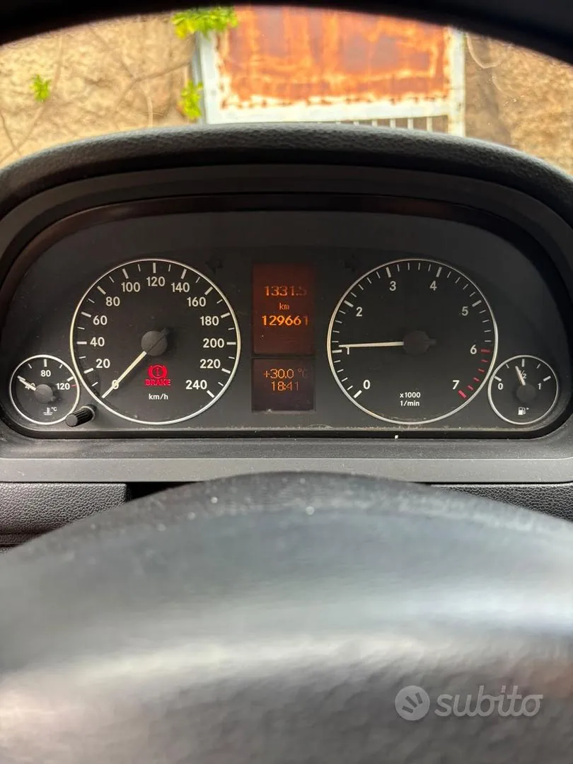 Mercedes-Benz A 2011 photo 5