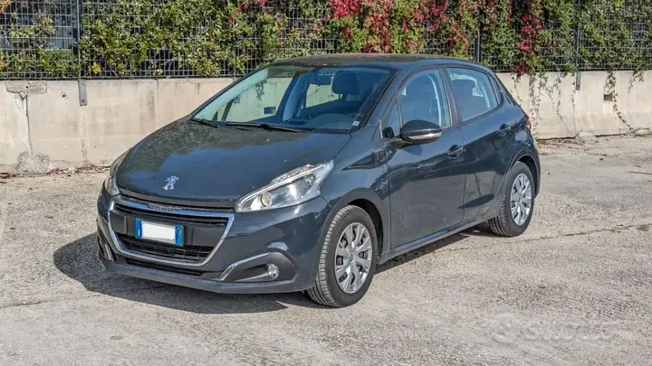 Peugeot 208 2019 photo 2