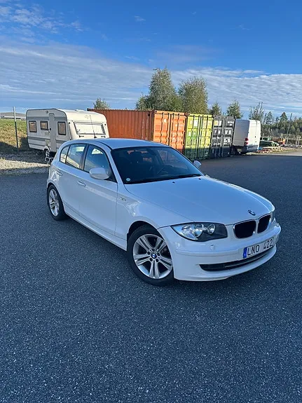 BMW 118D 2011 photo 2
