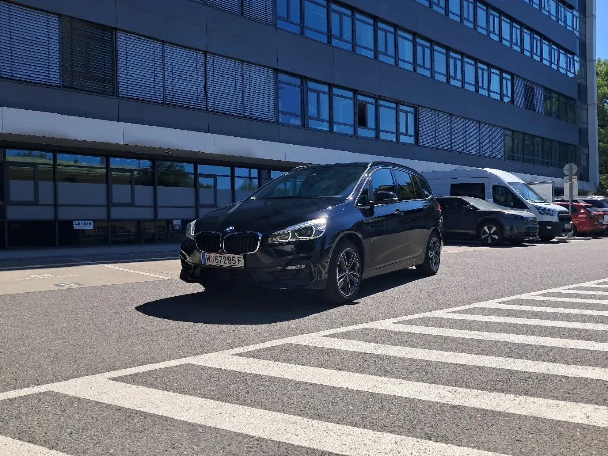 BMW 2 Series 2022 photo 2