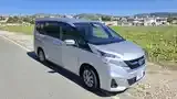 Nissan Serena 2018 photo 2