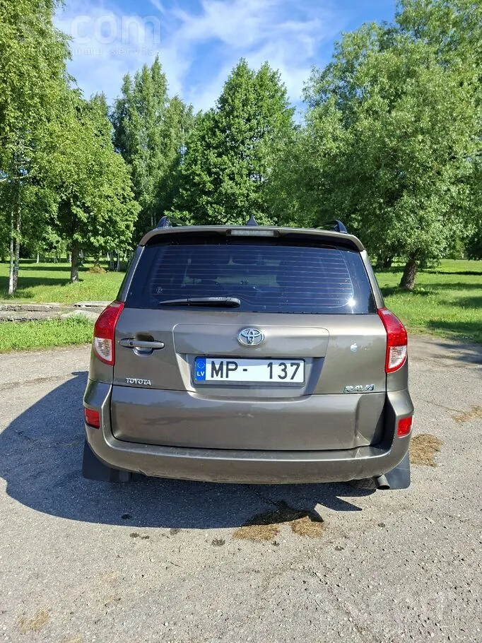 Toyota Rav4 2011 photo 2