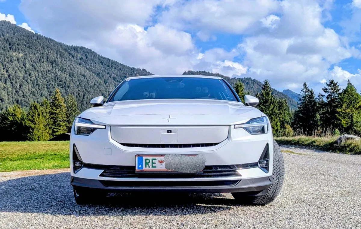 Polestar 2 2023 photo 2