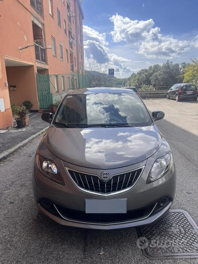Lancia Ypsilon