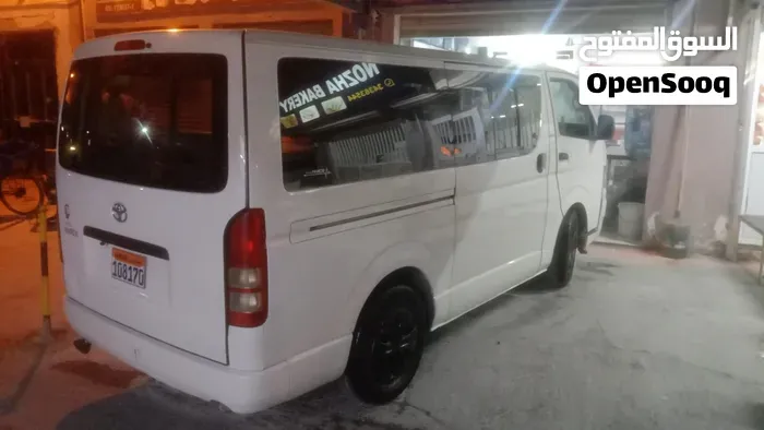 Toyota Hiace 2009 photo 2
