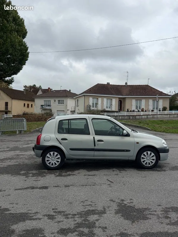 Renault Clio 2000 photo 4