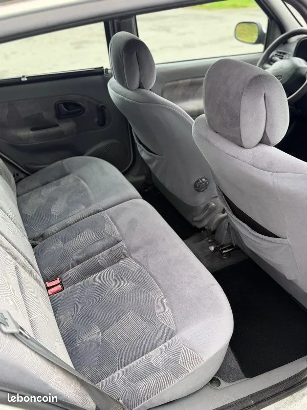 Renault Clio 2000 photo 3