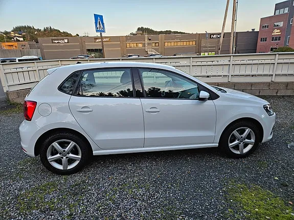 Volkswagen Polo 2016 photo 2