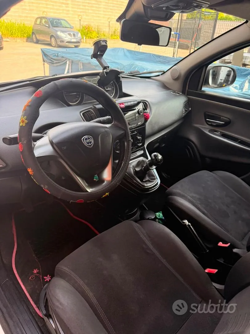 Lancia Ypsilon 2012 photo 4