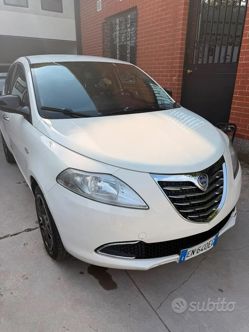 Lancia Ypsilon 2012 photo 2