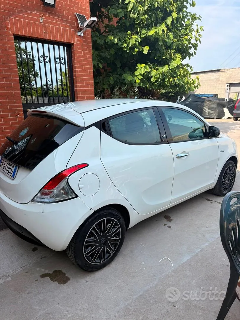 Lancia Ypsilon