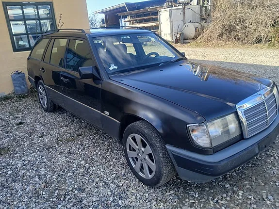 Mercedes-Benz 230 E
