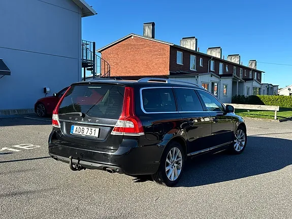 Volvo V70 2014 photo 2