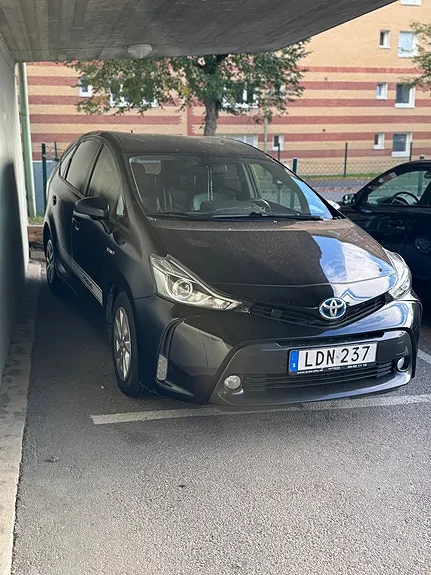 Toyota Prius 2015 photo 2