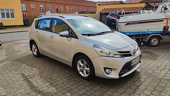Toyota Verso 2013 photo 2