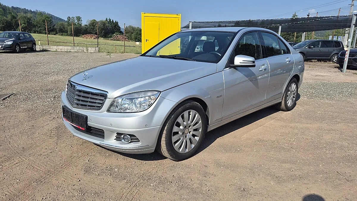 Mercedes-Benz C-Class 2009 photo 2