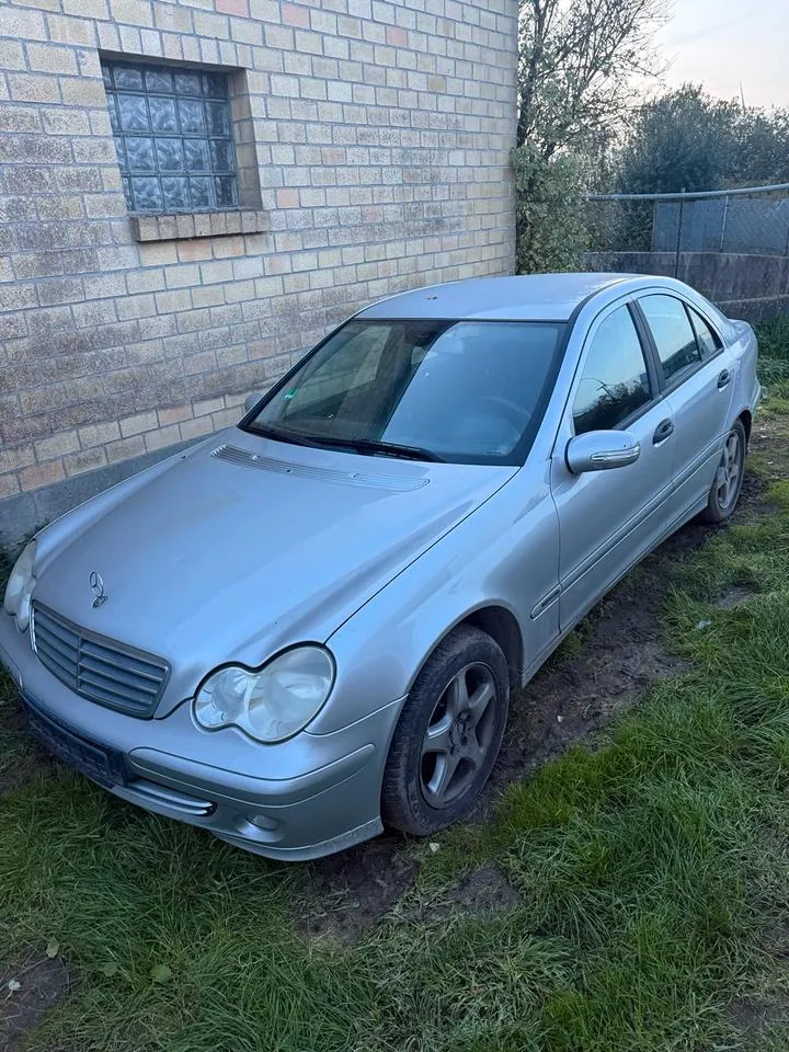Mercedes-Benz C180