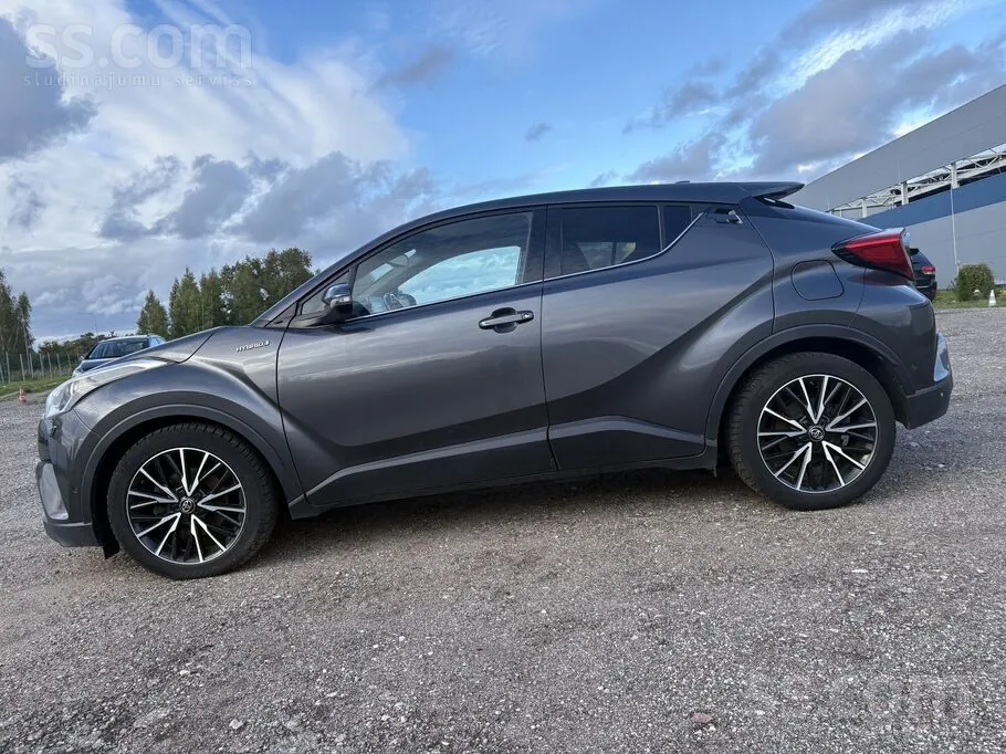 Toyota C-Hr 2017 photo 2