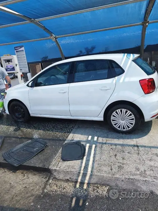 Volkswagen Polo 2015 photo 2
