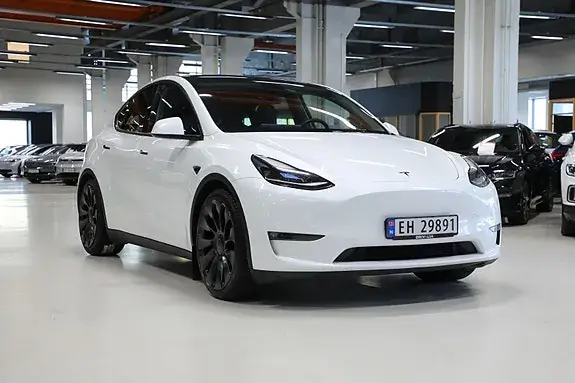 Tesla Model Y 2023 photo 2