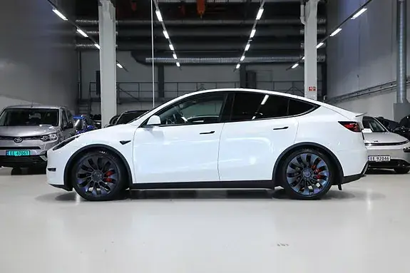 Tesla Model Y 2023 photo 4