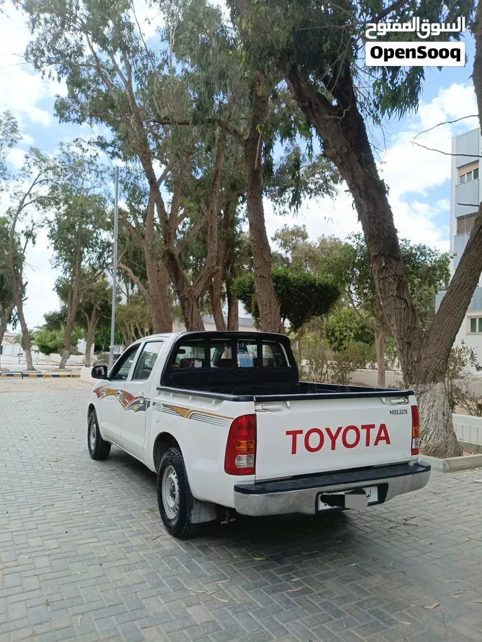 Toyota Hilux 2010 photo 3