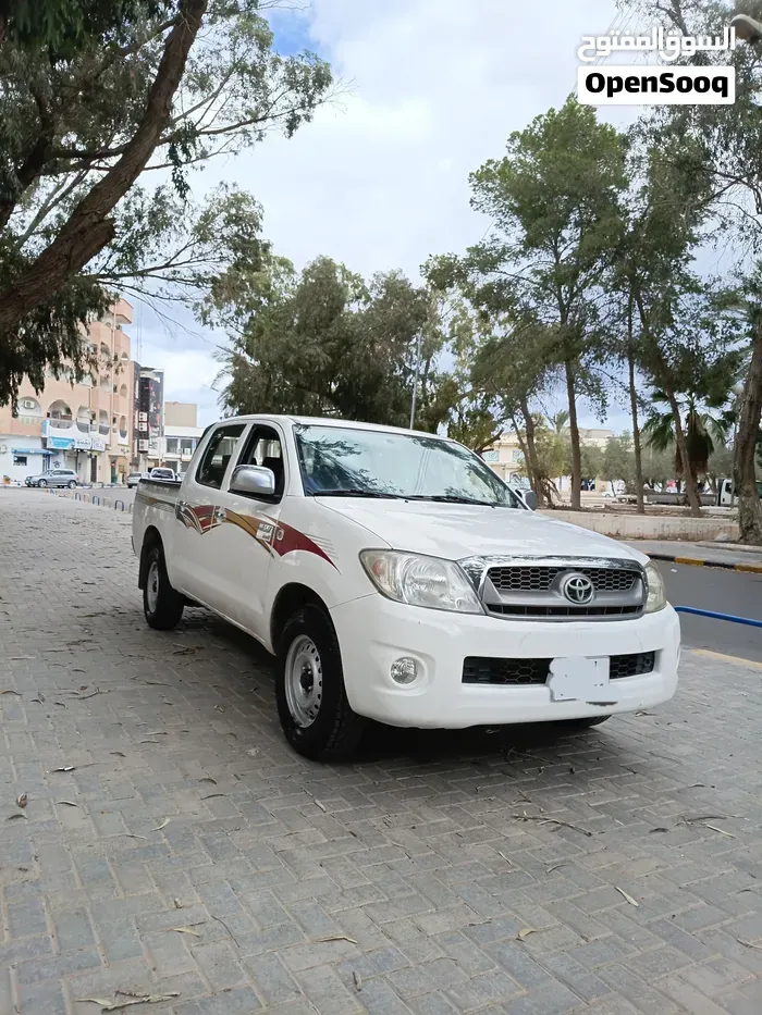 Toyota Hilux 2010 photo 2
