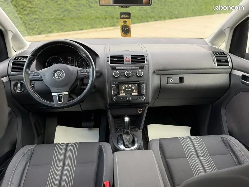 Volkswagen Touran 2012 photo 4