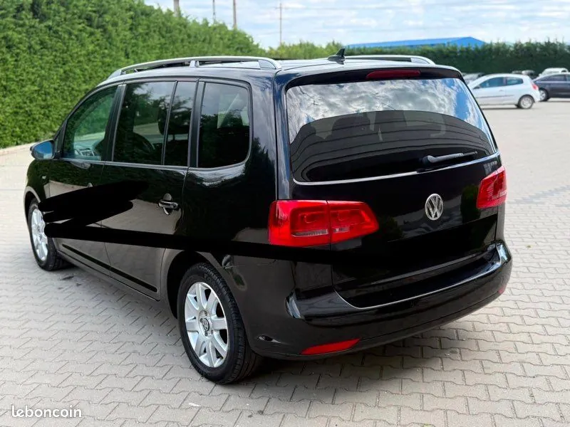 Volkswagen Touran 2012 photo 2