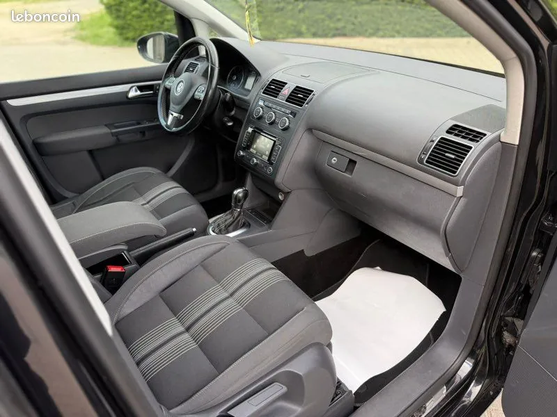 Volkswagen Touran 2012 photo 5