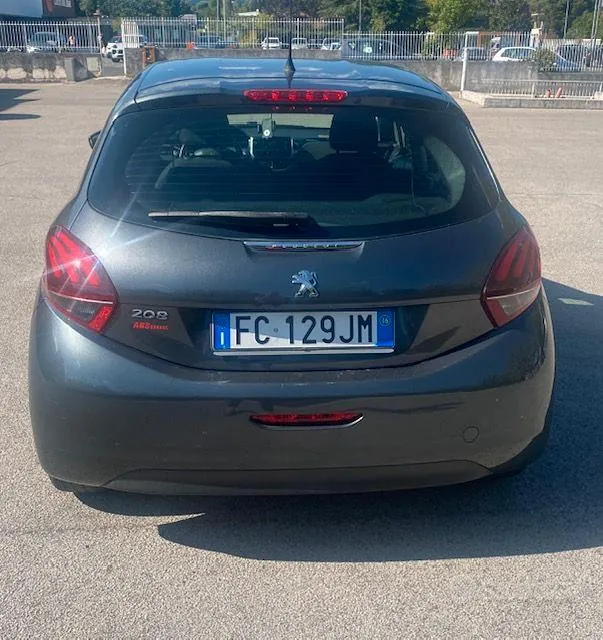 Peugeot 208 2016 photo 3