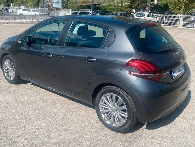 Peugeot 208 2016 photo 5