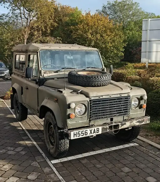 Land Rover Defender 90