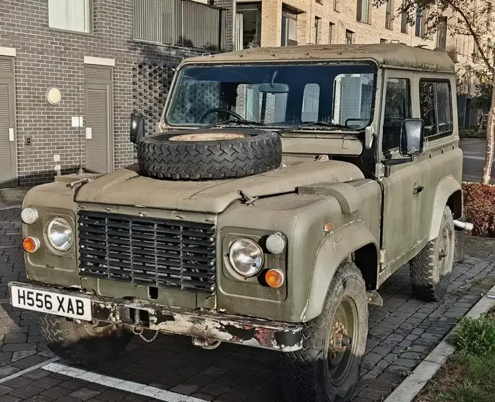 Land Rover Defender 90 1990 photo 2