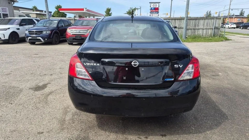 Nissan Versa 2012 photo 4