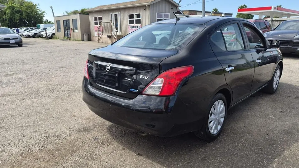 Nissan Versa 2012 photo 5