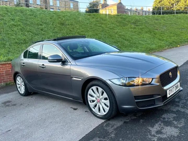 Jaguar Xe 2017 photo 2