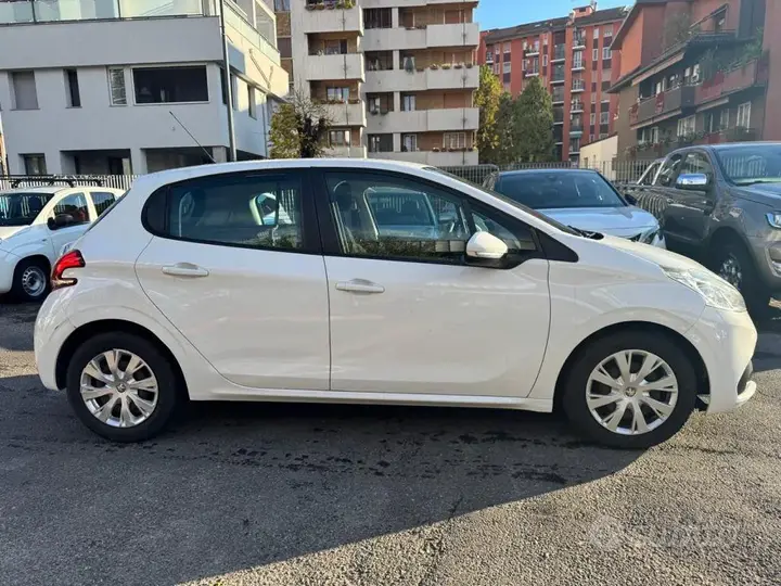 Peugeot 208 2018 photo 4