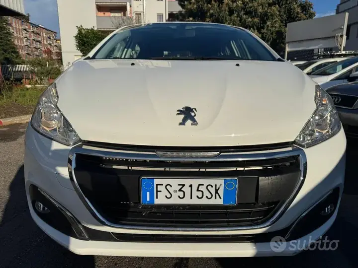 Peugeot 208 2018 photo 2