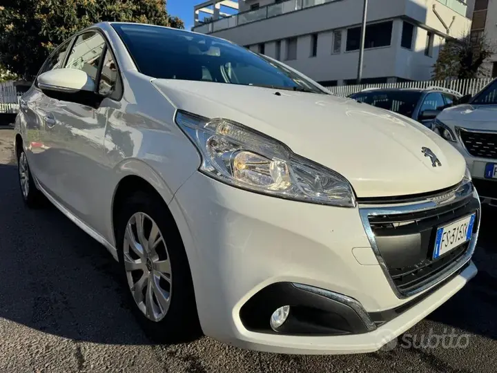 Peugeot 208 2018 photo 3