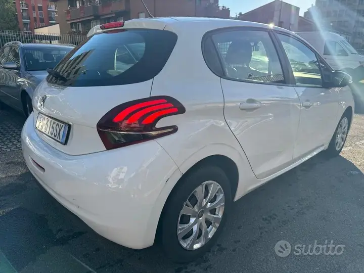 Peugeot 208 2018 photo 5