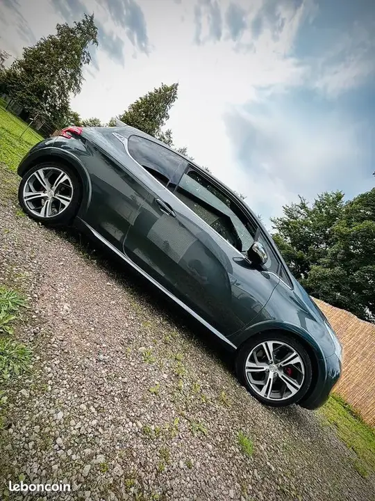 Peugeot 208 2013 photo 2