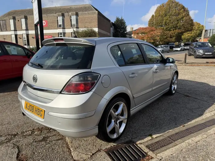 Vauxhall Astra 2008 photo 4