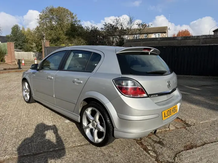 Vauxhall Astra 2008 photo 3