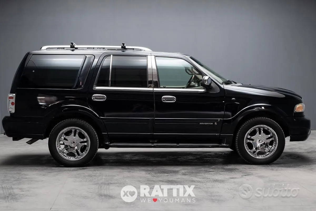 Lincoln Navigator 2000 photo 2